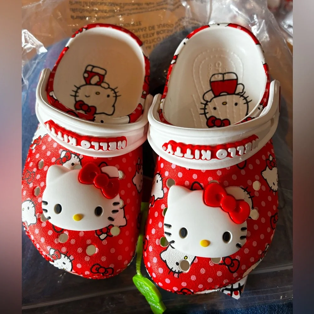 NWT Hello Kitty Kids Crocs 8C - Picture 2 of 3